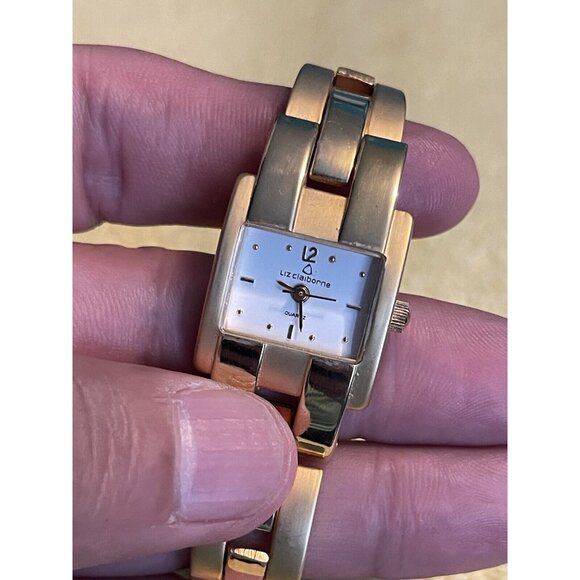 WOMEN'S LIZ CLAIBORNE ANALOG FASHION WATCH GOLD TONE BAND (needs Battery) - Picture 3 of 7